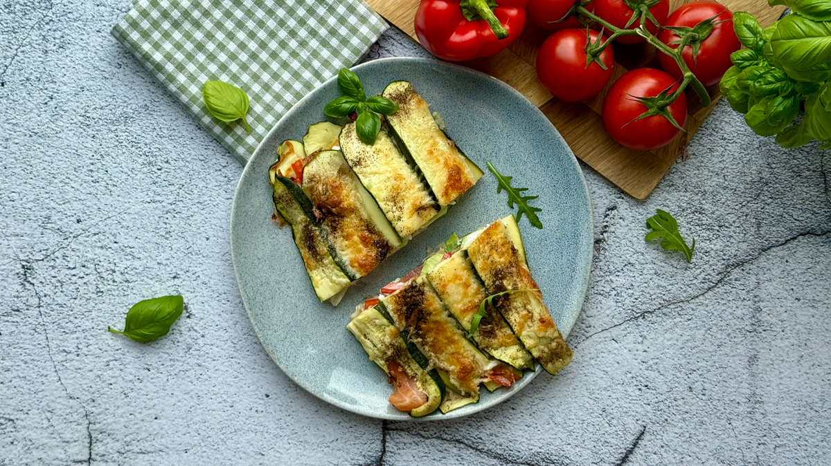 Wrap z cukinii z łososiem - wysokobiałkowy przepis low carb