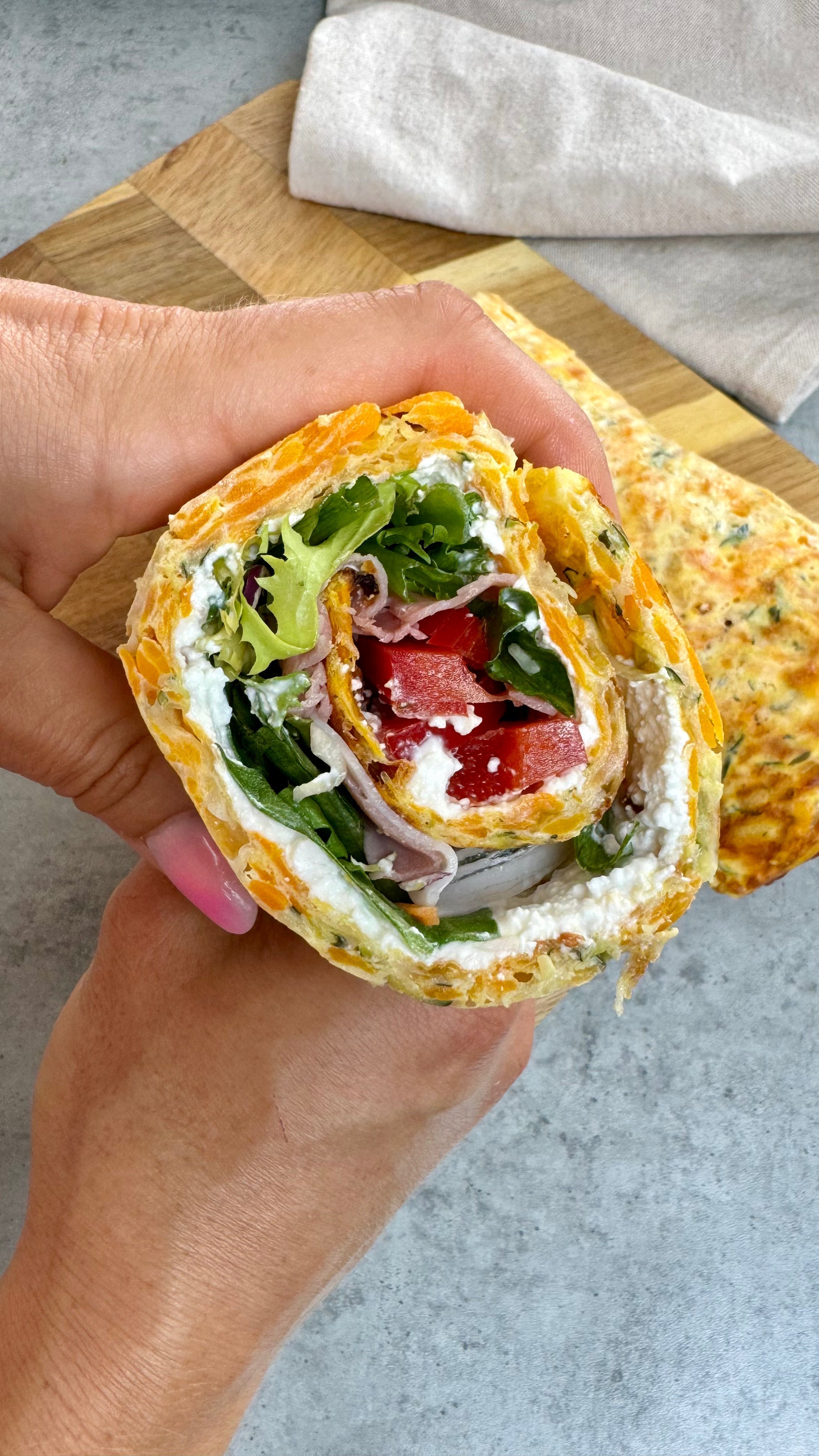 Pyszny proteinowy i niskowęglowodanowy wrap z cukinii! W porcji jest aż 41 g białka!